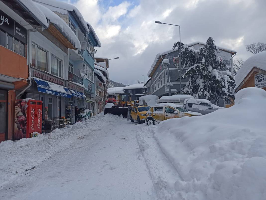 O ilimiz 55 yıllık rekorunu kırdı! Sokakta kayak yaptılar 5